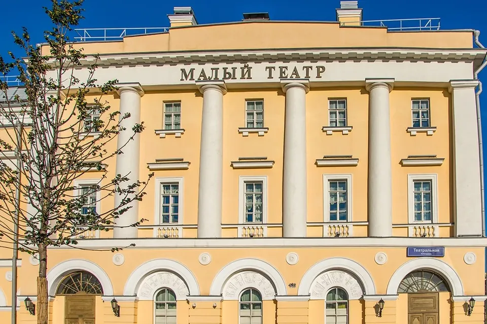Фасад здания театра