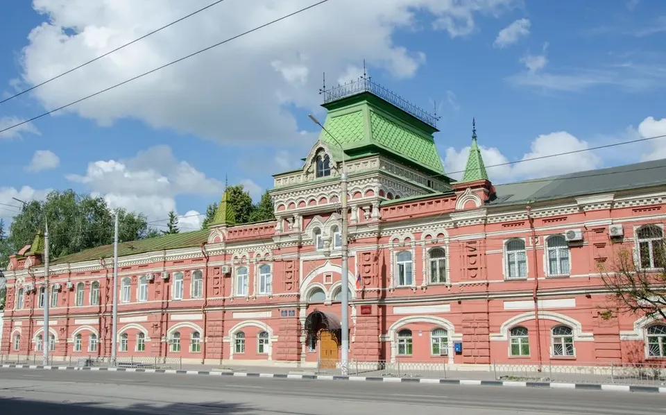 Здание военного суда, Тула — резной декор фасада. Здание, общий вид