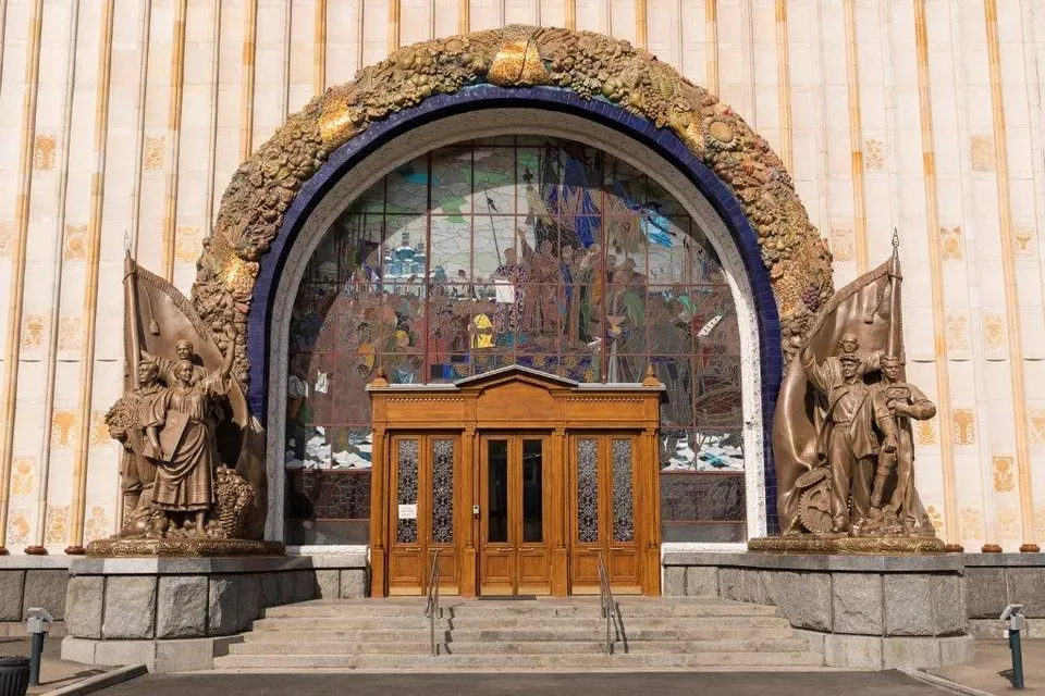 Дубовые двери, фронтальный вид